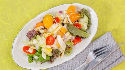 Chicory salad with celery, apple and apricots