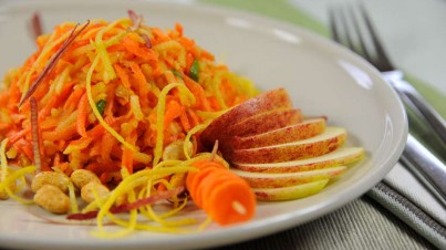 Carrot and apple salad with peanuts