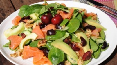 Zesty cherry salad with spinach, salmon and walnuts