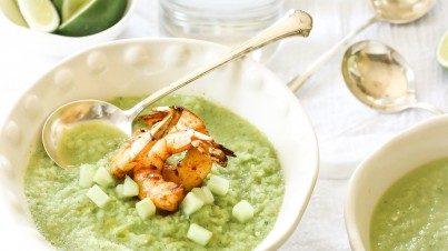 Zucchinisuppe mit gegrillten Shrimps