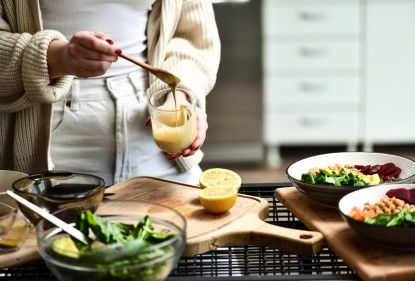 6 reasons to make your own salad dressing
