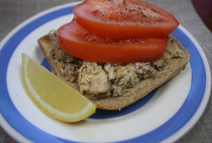 Nutritionist Catherine Saxelby shares her 6 top reasons to eat more truss tomatoes