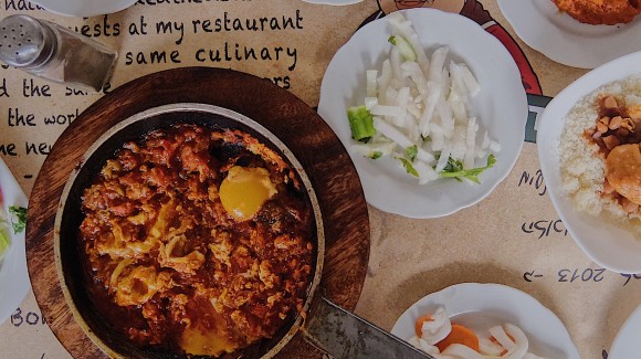 Un viaggio tra i sapori di Israele: la Shakshuka