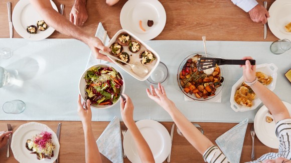 5 jednoduchých strategií pro pravidelné rodinné večeře
