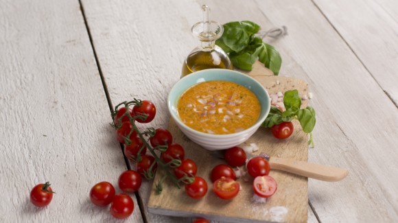 Geef een nieuwe twist aan je salade met deze heerlijke tomatendressing