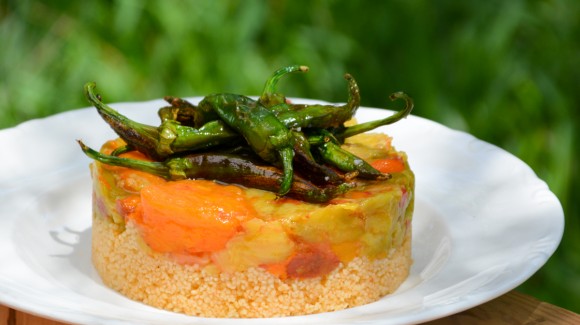 Ensalada de Cuscús con tomates confitados y pimientos de temporada 