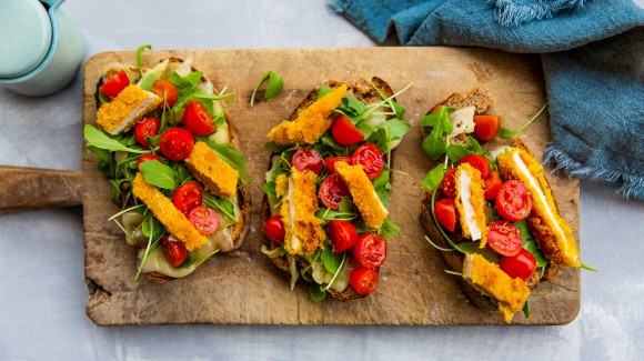 Crostino con cotoletta e pomodoro Solarino RZ Crostino con cotoletta e pomodoro Solarino RZ