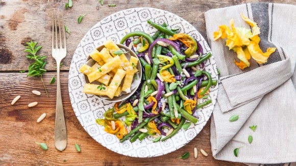 Insalata tiepida di fagiolini e cipolle con panissa 