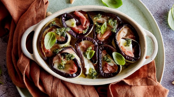 Aubergine rolls with prosciutto, mozzarella and almond pesto