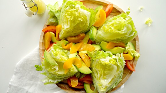 Frisse avocado salade met perzik