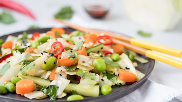 Aziatische koolsalade met sesamdressing