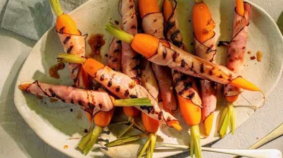 Grilled carrots with bacon