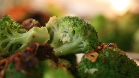 Il consumo di broccoli aumenta la produzione di sostanze capaci di combattere il cancro