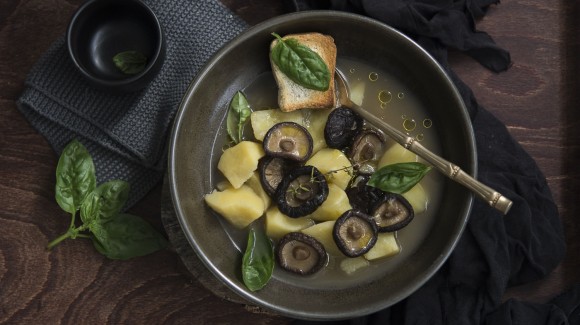 Un buen caldo de verduras y  poco más. 