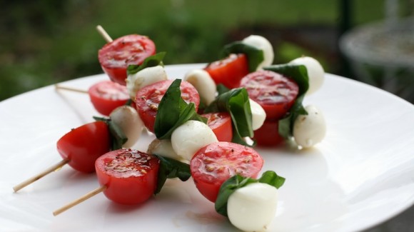 Brochetas de tomates cherry y mozzarella