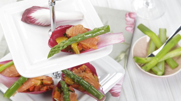 Chicory boats with smoked salmon and asparagus