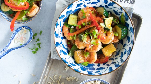 Chop suey con gambas, pepino & pimiento 