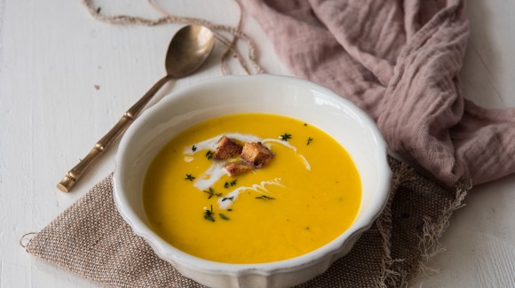 Crema naranja de otoño con tomillo Crema naranja de otoño con tomillo