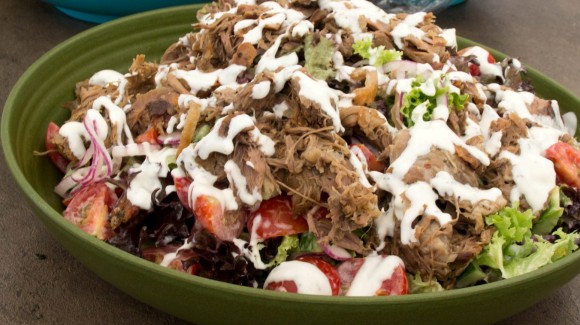 Griechischer Salat mit Lammfleisch