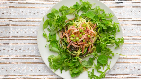 Espaguetis de calabacín con espárragos y bacon Espaguetis de calabacín con espárragos y bacon