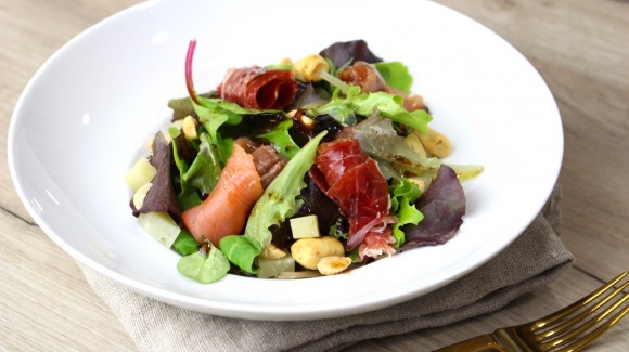 Ensalada de ahumados e ibéricos para Navidad