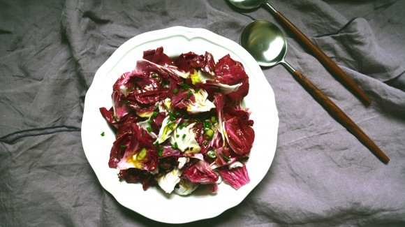 Ensalada de achicoria con vinagreta de mostaza y cebollino