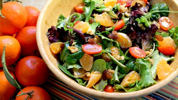 Salade de mandarines aux tomates cerises et noix