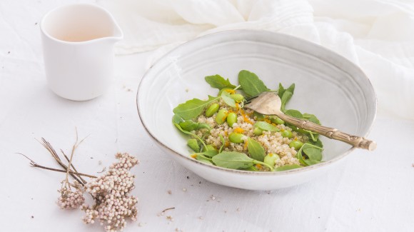 Ensalada de quínoa con edamame y aliño de naranja Ensalada de quínoa con edamame y aliño de naranja
