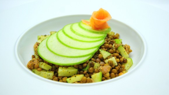 Lentils, smoked salmon and apple with fresh dill dressing