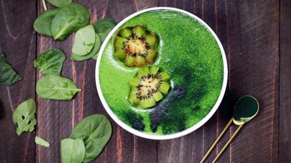Green smoothie bowl Green smoothie bowl