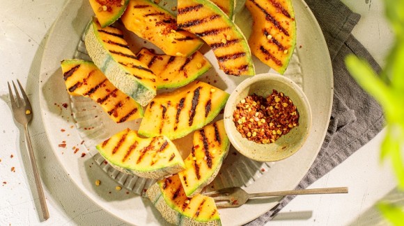Grilled melon with lime dressing Grilled melon with lime dressing
