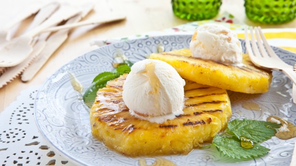 Karamellisierte gegrillte Ananas