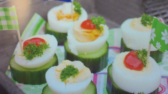 Snack di uova e cetrioli Snack di uova e cetrioli