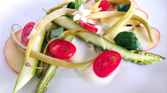  Insalata con fagiolini, asparagi e salsa allo yogurt vegetale