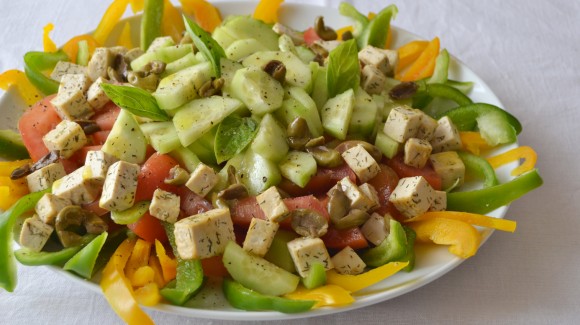 Il colore a tavola: tra gusto e benessere con l’insalata dell’estate