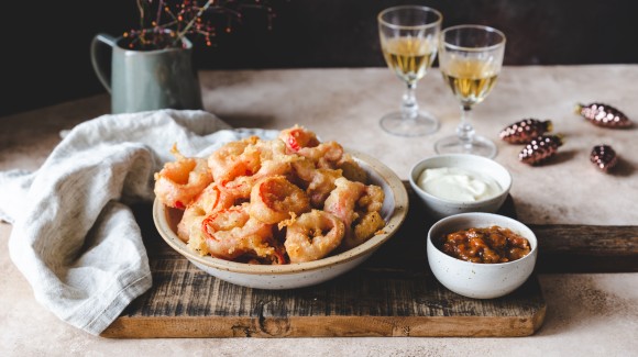 Deep fried sweet pointed pepper rings with aioli and tomato jam 