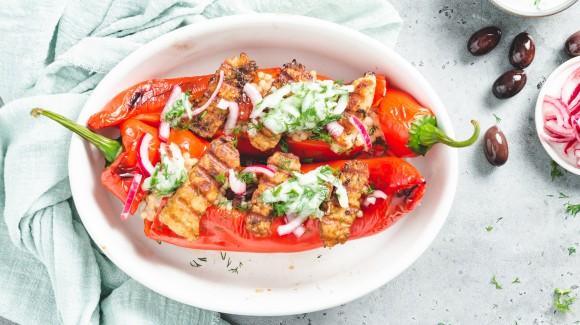 Stuffed pointed pepper with pearl couscous and marinated halloumi