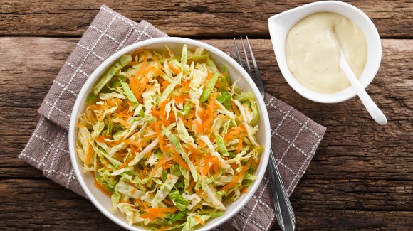 Koolsalade met wortel en appel