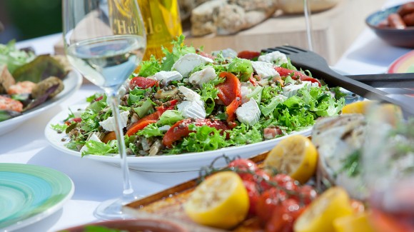 Linzen salade met geroosterde paprika, geitenkaas en knapperige Salanova