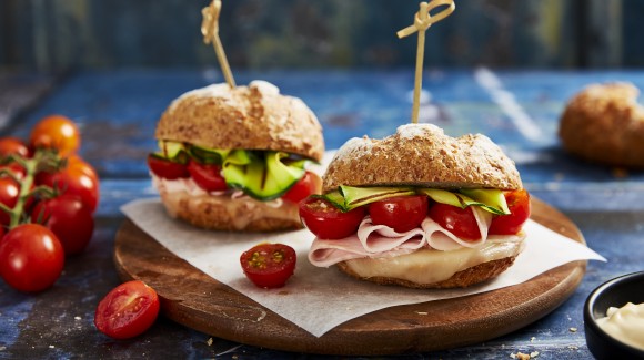 Small burgers with courgettes, provolone & sautéed and cooked cherry tomatoes