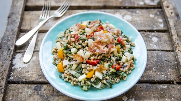 Andijviesalade met spelt, tomaatjes en pancetta