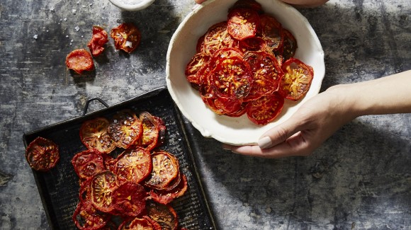 Chips de tomate en rama al horno