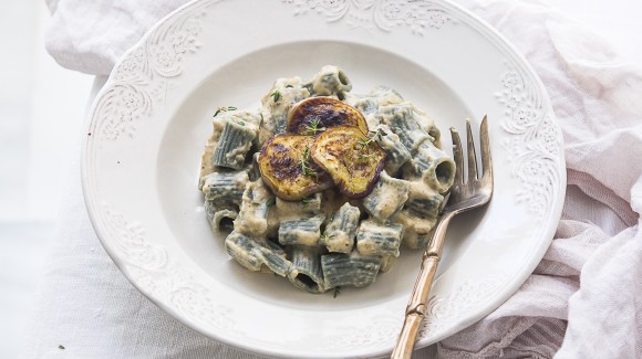 Pasta con berenjena cremosa y tomillo fresco Pasta con berenjena cremosa y tomillo fresco
