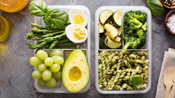 Pasta pesto with zucchini and broccoli to go Pasta pesto with zucchini and broccoli to go