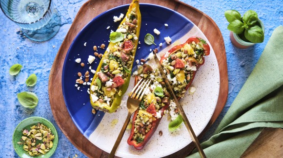 Peperoni ripieni di farro al pesto di pistacchi