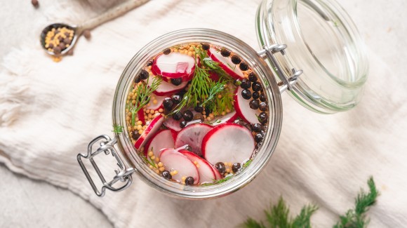 Pickled radishes with apple cider vinegar