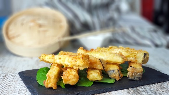 Bastones de berenjena con salsa de soja