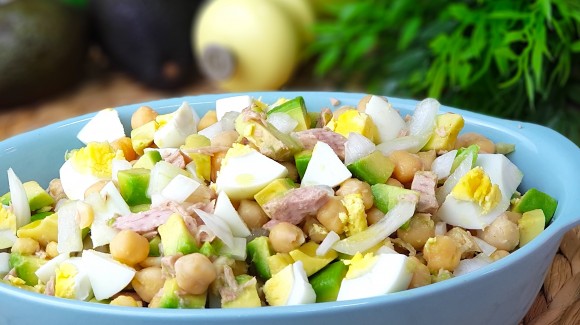 Ensalada de garbanzos con aguacate