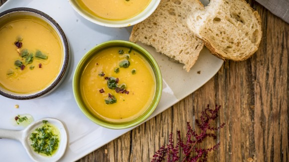 Kürbissuppe mit Petersilienöl