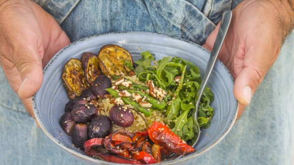 Quinoa poke bowl